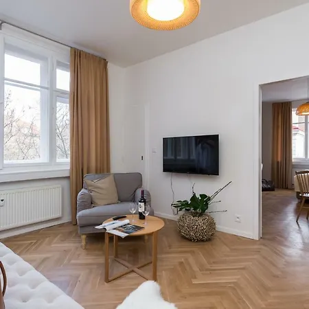 Empirent Mala Strana *