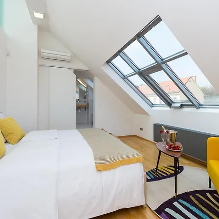 Apartament Empirent Mala Strana *
