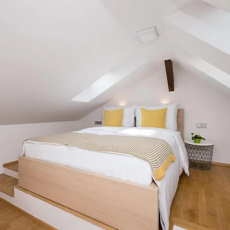 Empirent Mala Strana Apartament